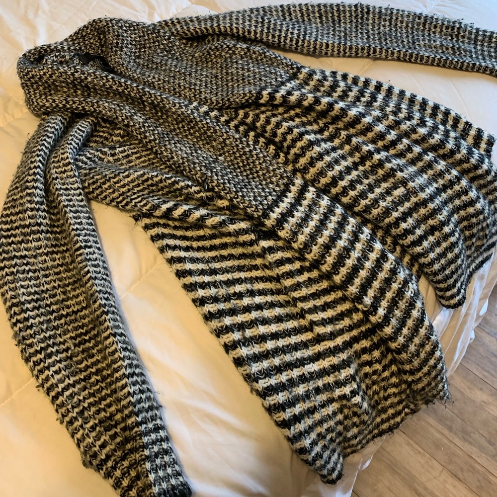 Forever 21 | Cozy striped knit sweater | b&w